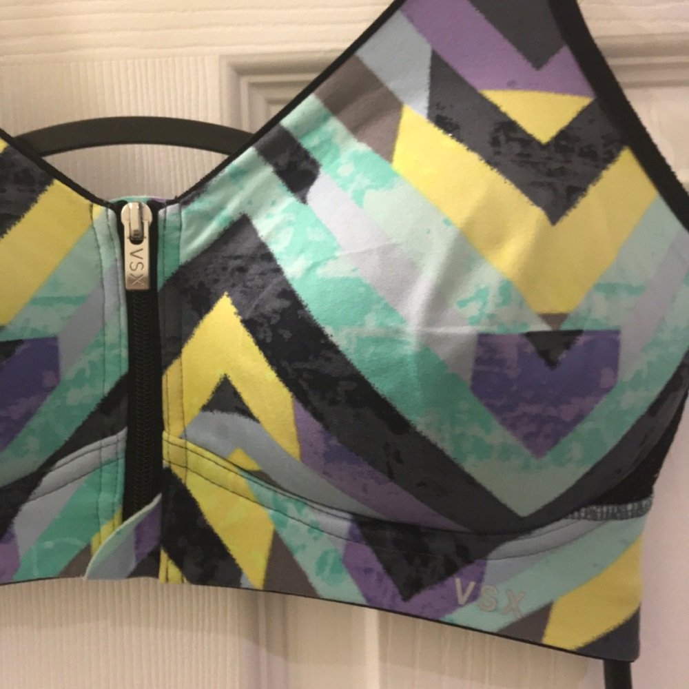 ⚜️ Victoria’s Secret Sports Bra Wireless - Picture 4 of 7